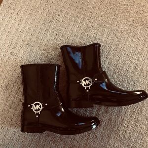 AS NEW Michael kors Fulton harness black rubber rain boot 9 pull on calf
